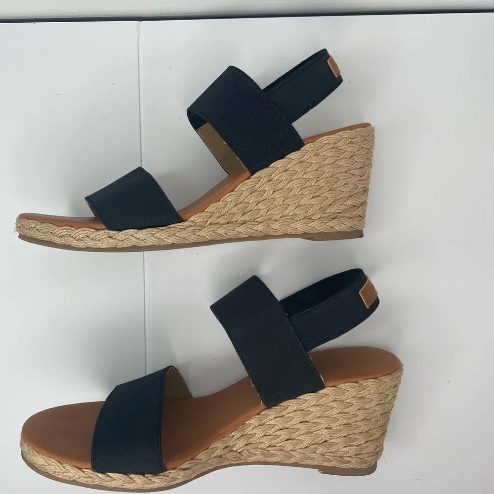 TOMMY BAHAMA Andre Assous Allison Wedges